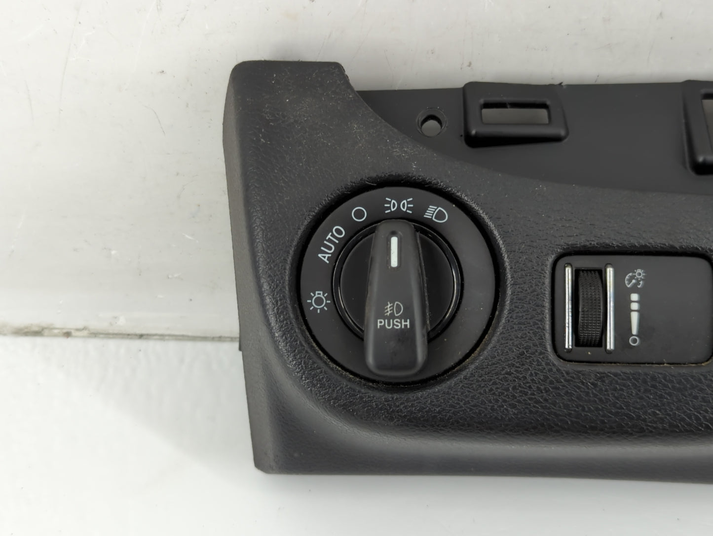 2018 Dodge Grand Caravan Headlight Head Light Switch Lamp Control - Oemusedautoparts1.com