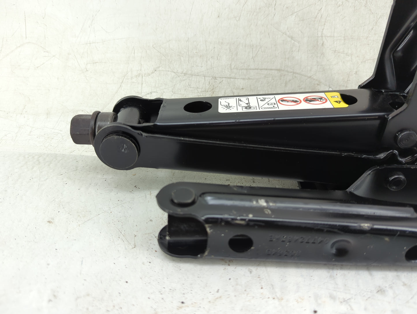 2018 Dodge Grand Caravan Spare Scissor Car Jack - Oemusedautoparts1.com