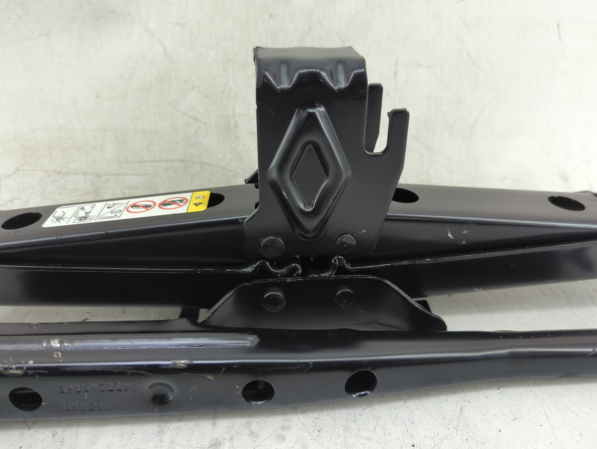 2018 Dodge Grand Caravan Spare Scissor Car Jack - Oemusedautoparts1.com
