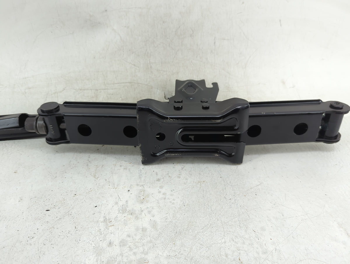 2018 Dodge Grand Caravan Spare Scissor Car Jack - Oemusedautoparts1.com