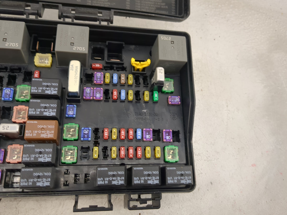 2018 Dodge Grand Caravan Fusebox Fuse Box Panel Relay Module P/N:68243295AB 7140-1980-30 Fits OEM Used Auto Parts - Oemuseda