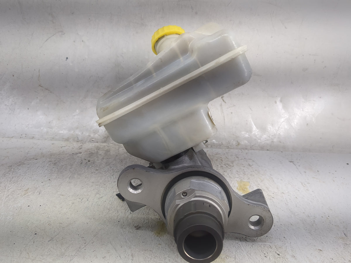 2012-2020 Dodge Grand Caravan Brake Master Cylinder 1497522 - Oemusedautoparts1.com