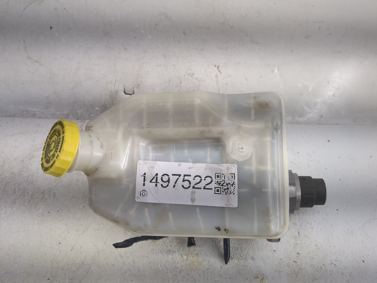 2012-2020 Dodge Grand Caravan Brake Master Cylinder 1497522 - Oemusedautoparts1.com