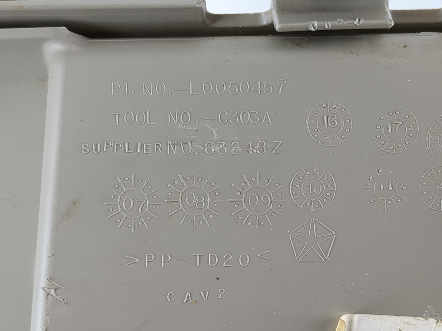2018 Dodge Grand Caravan Passenger Glove Box Door Storage Compartment - Oemusedautoparts1.com
