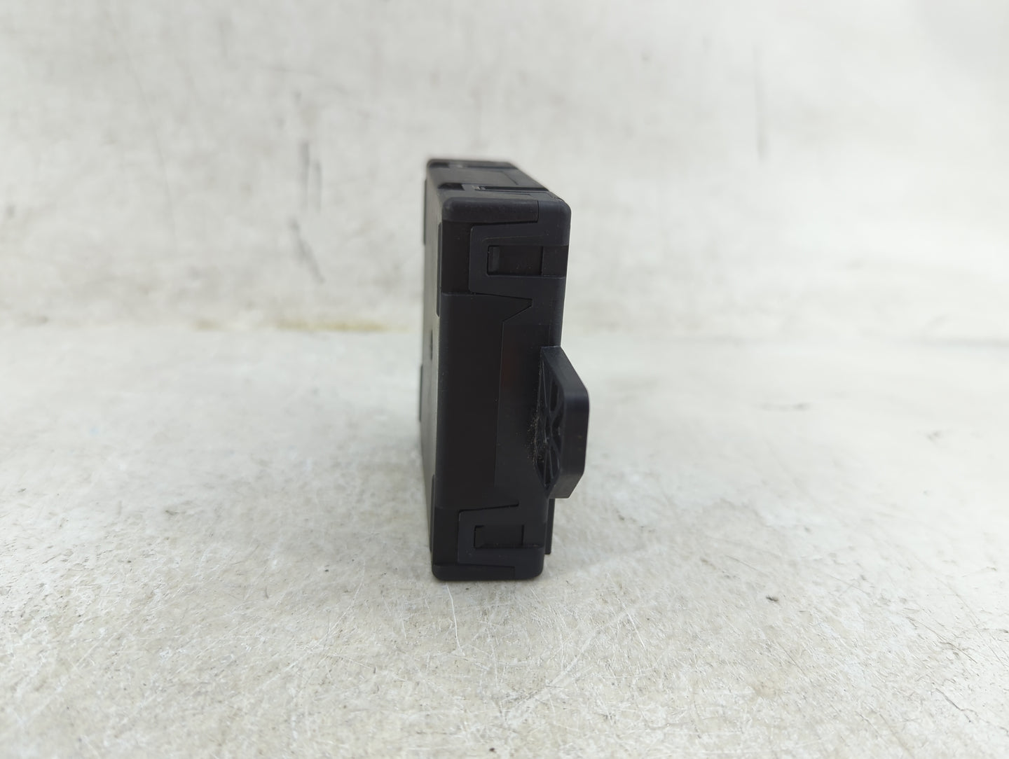 2011-2020 Dodge Grand Caravan Door Control Module 05026861ae - Oemusedautoparts1.com