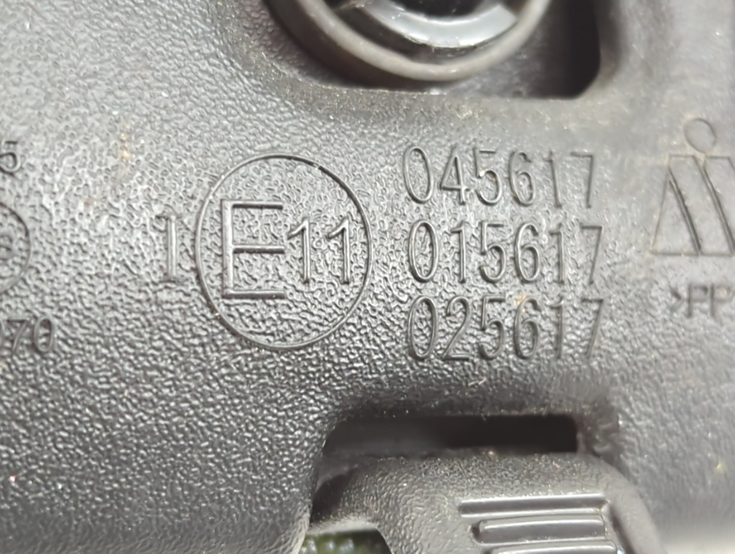 2018 Dodge Journey Interior Rear View Mirror Replacement OEM P/N:E11015617 E11045617 Fits OEM Used Auto Parts - Oemusedautop