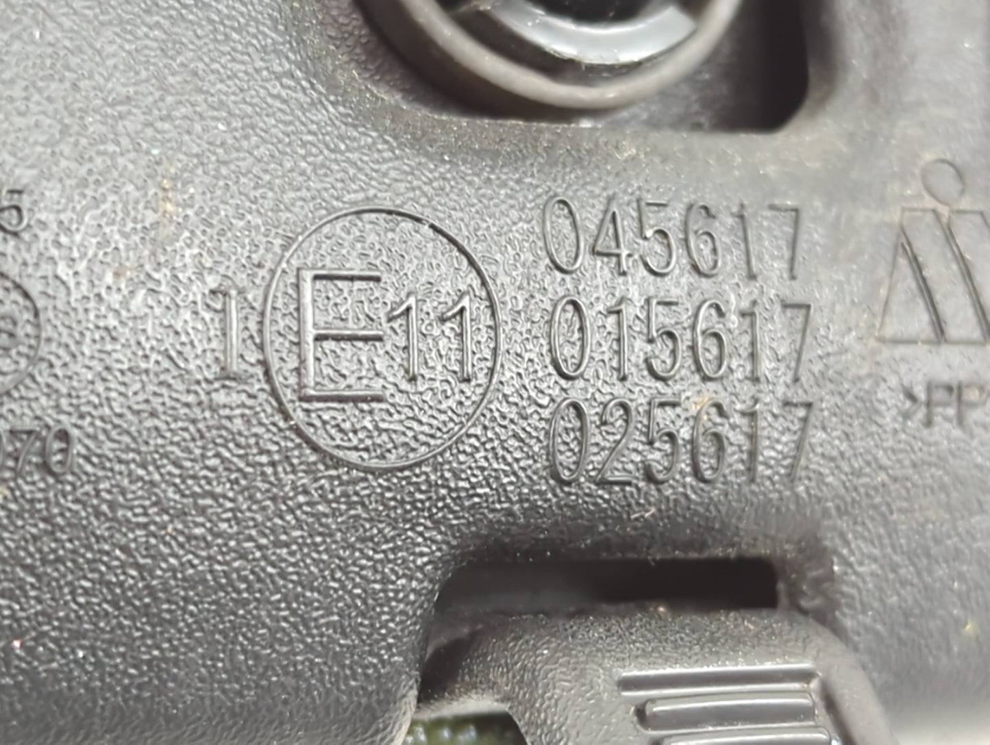 2018 Dodge Journey Interior Rear View Mirror Replacement OEM P/N:E11015617 E11045617 Fits OEM Used Auto Parts - Oemusedautop