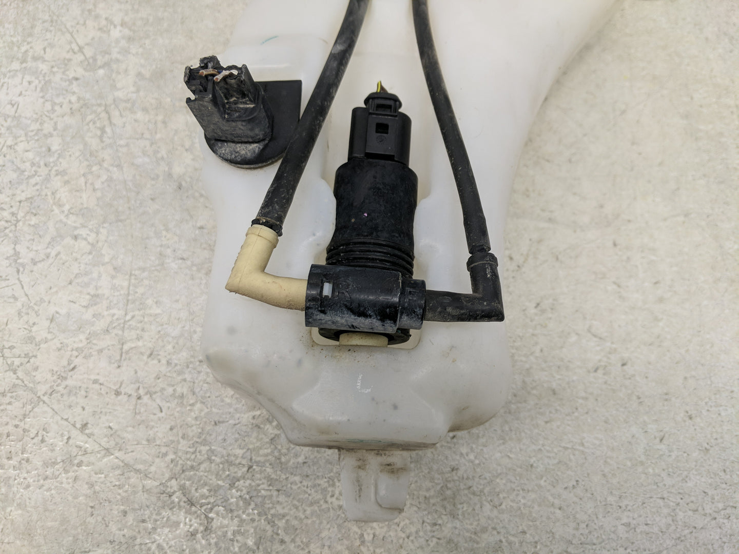 2018 Dodge Journey Windshield Washer Fluid Reservoir Bottle Oem - Oemusedautoparts1.com