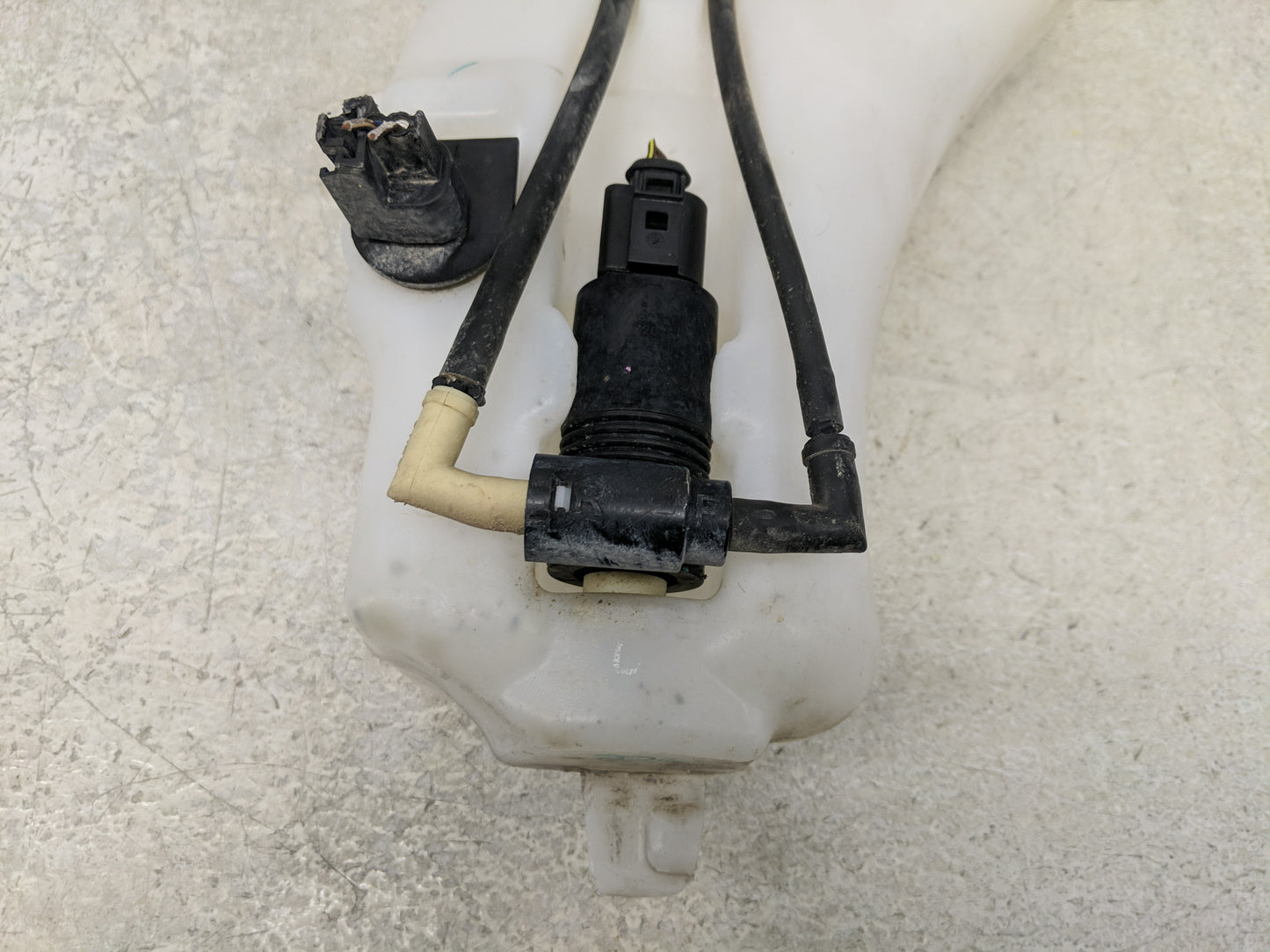 2018 Dodge Journey Windshield Washer Fluid Reservoir Bottle Oem - Oemusedautoparts1.com