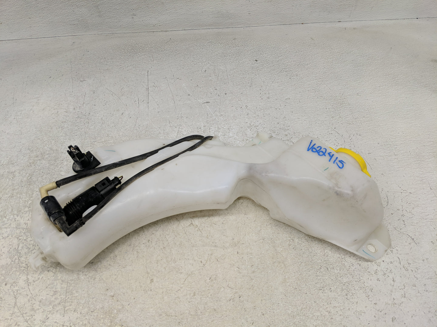 2018 Dodge Journey Windshield Washer Fluid Reservoir Bottle Oem - Oemusedautoparts1.com