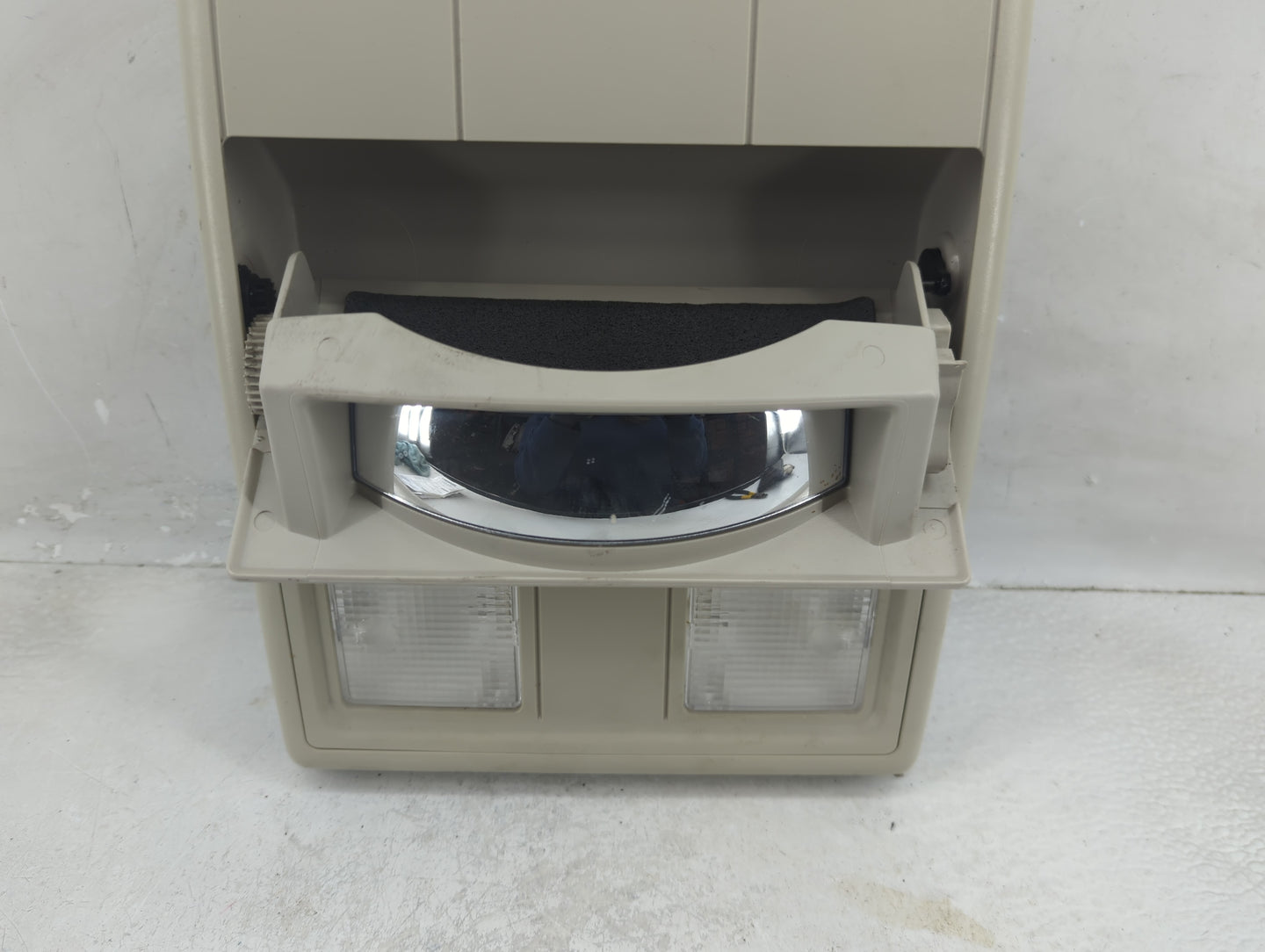 2012-2019 Dodge Journey Overhead Roof Console 1323627 - Oemusedautoparts1.com