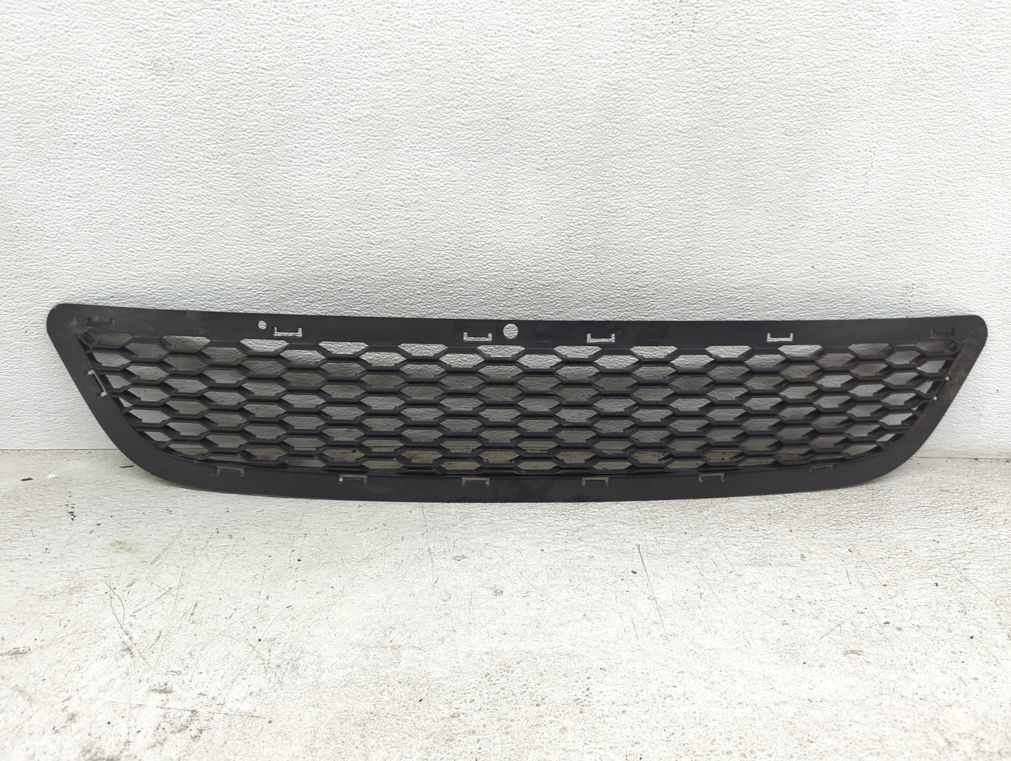 2018 Dodge Journey Front Grille Bumper Not Included - Oemusedautoparts1.com