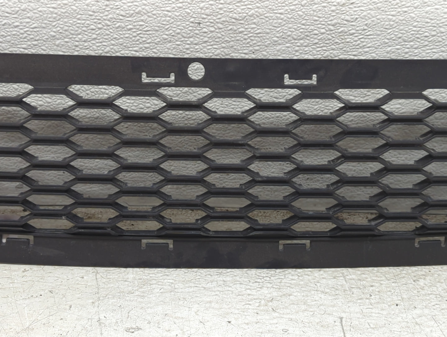 2018 Dodge Journey Front Grille Bumper Not Included - Oemusedautoparts1.com