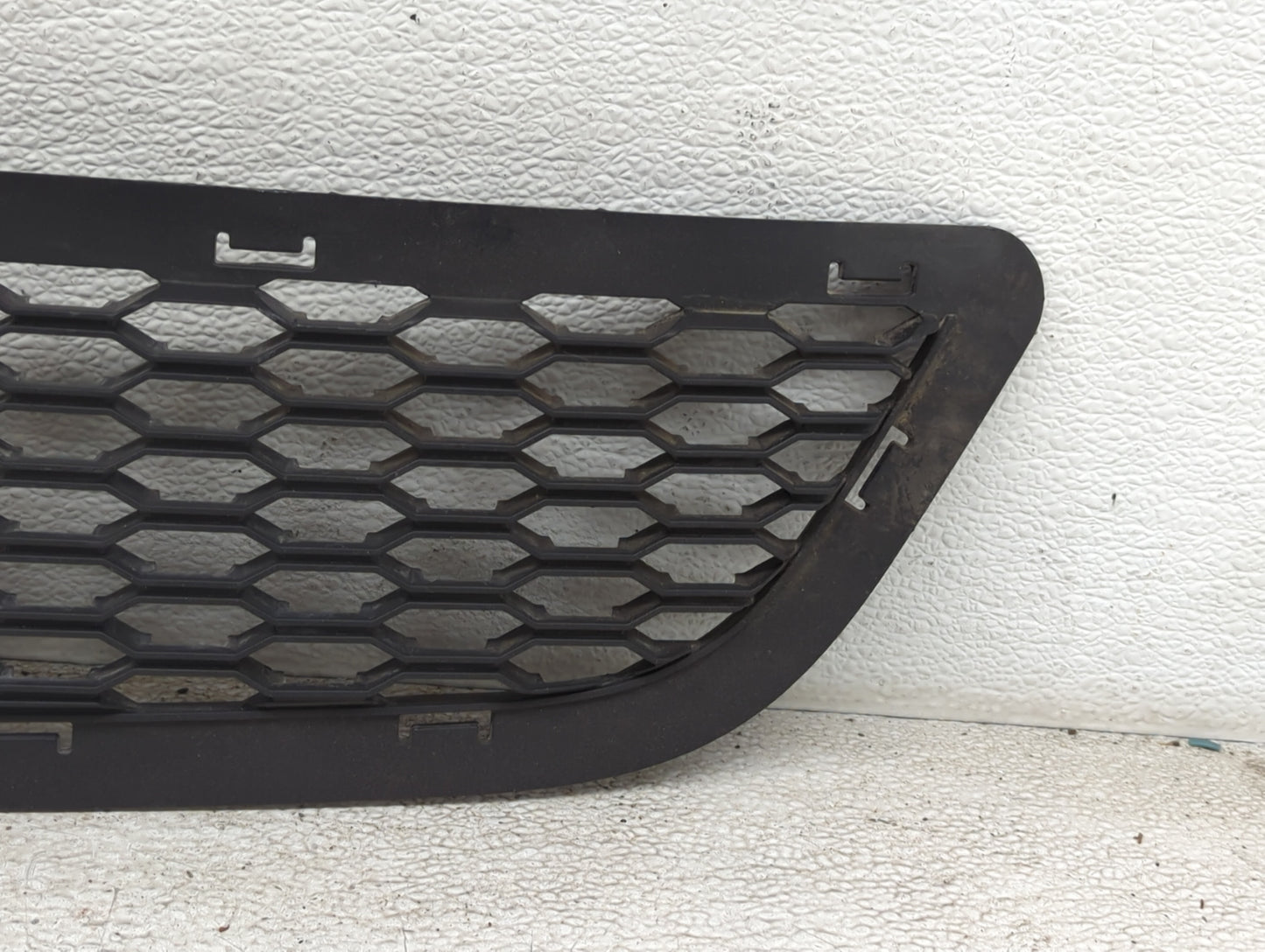 2018 Dodge Journey Front Grille Bumper Not Included - Oemusedautoparts1.com