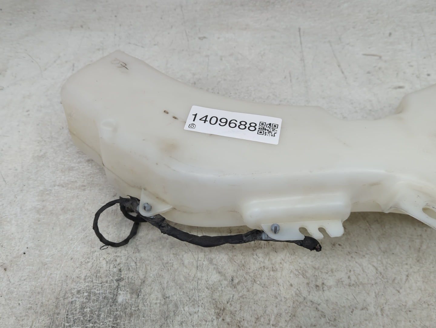 2018 Dodge Journey Windshield Washer Fluid Reservoir Bottle Oem - Oemusedautoparts1.com