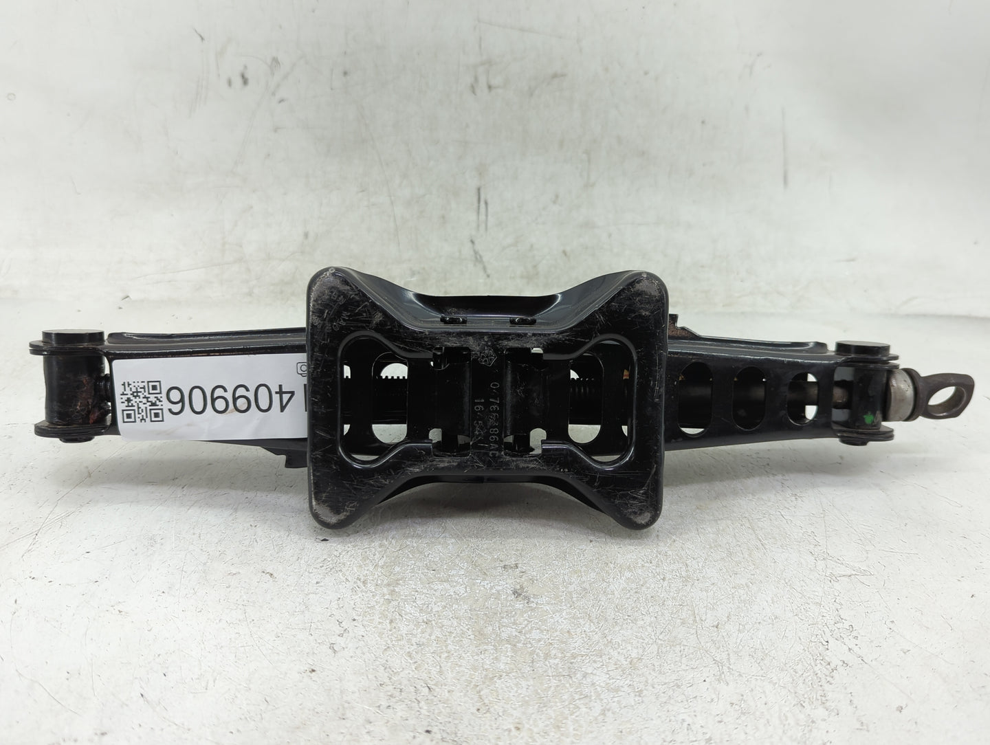 2018 Dodge Journey Spare Scissor Car Jack - Oemusedautoparts1.com