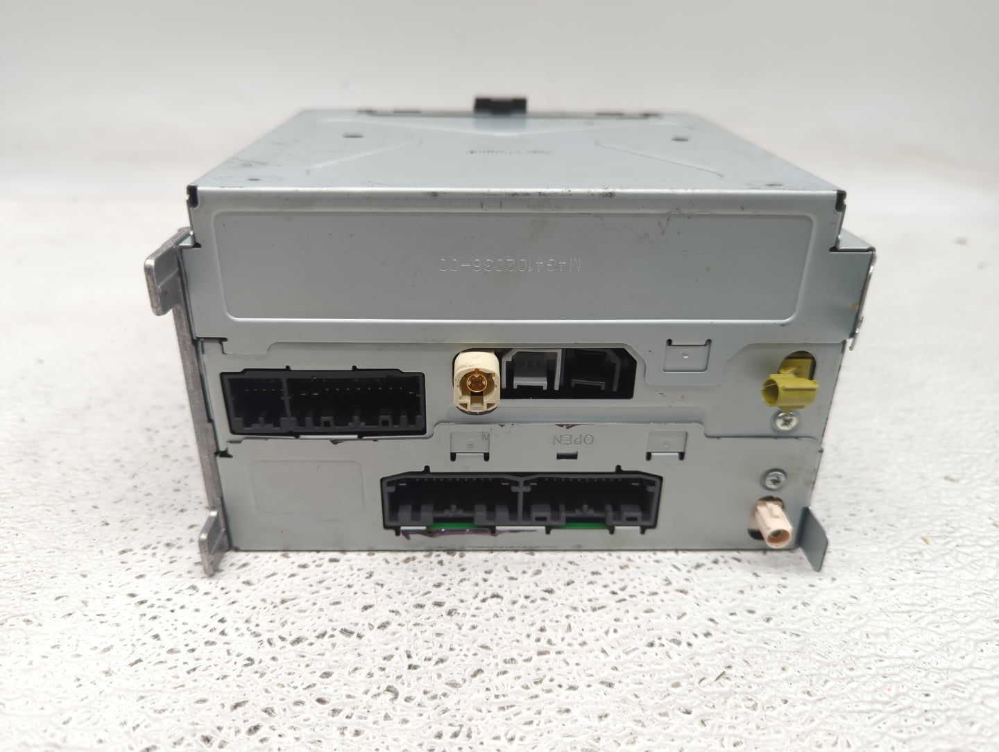2018-2020 Dodge Journey Radio AM FM Cd Player Receiver Replacement P/N:P68342287AB Fits Fits 2018 2019 2020 OEM Used Auto Pa