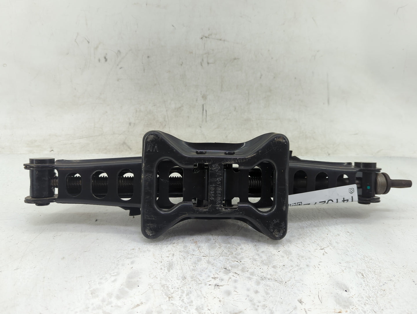 2018 Dodge Journey Spare Scissor Car Jack - Oemusedautoparts1.com