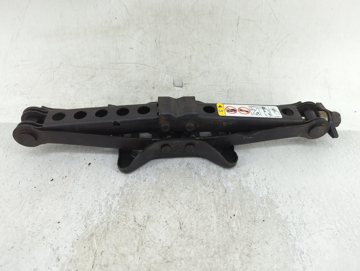 2018 Dodge Journey Spare Scissor Car Jack 1415342 - Oemusedautoparts1.com