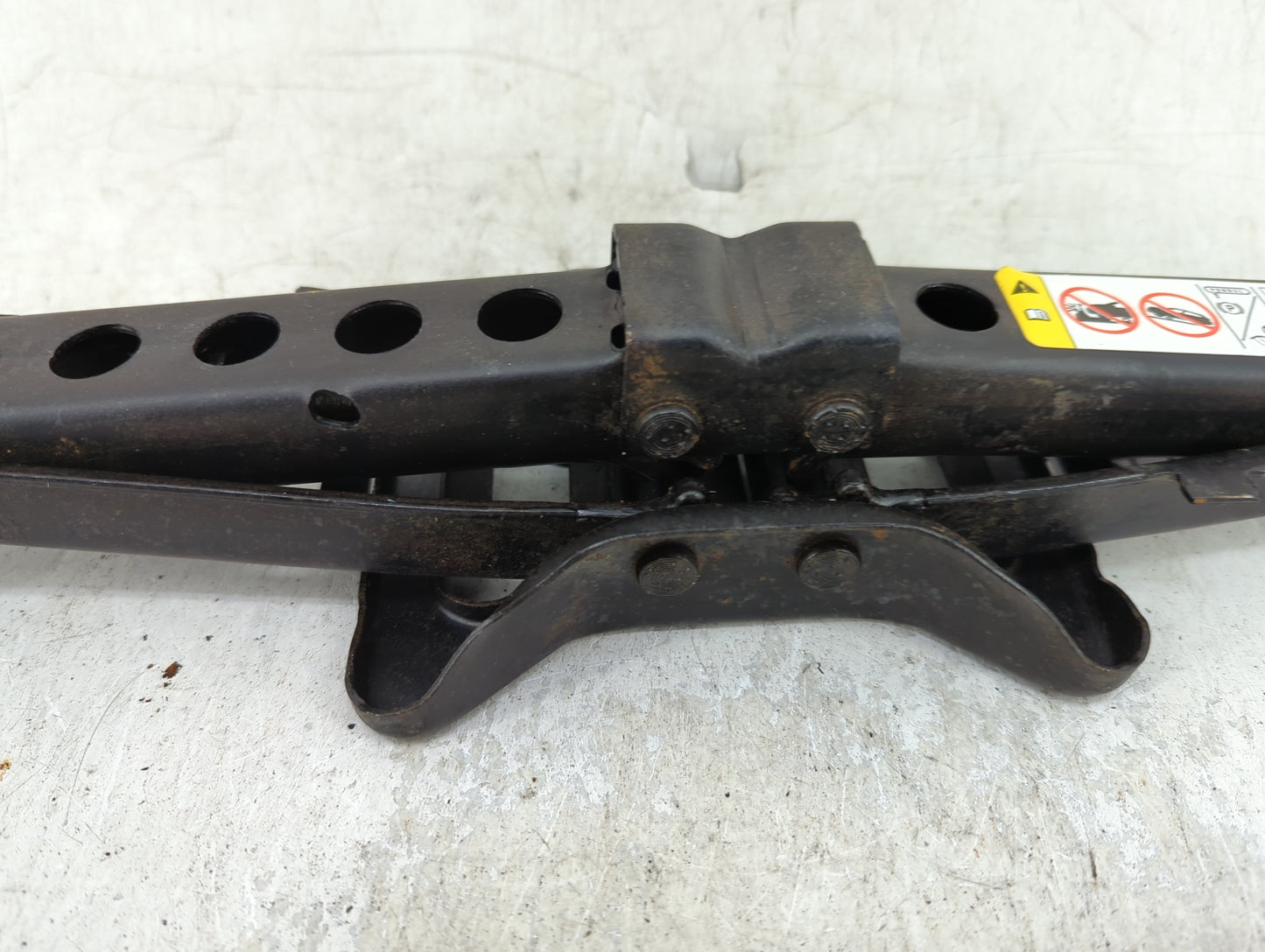 2018 Dodge Journey Spare Scissor Car Jack 1415342 - Oemusedautoparts1.com