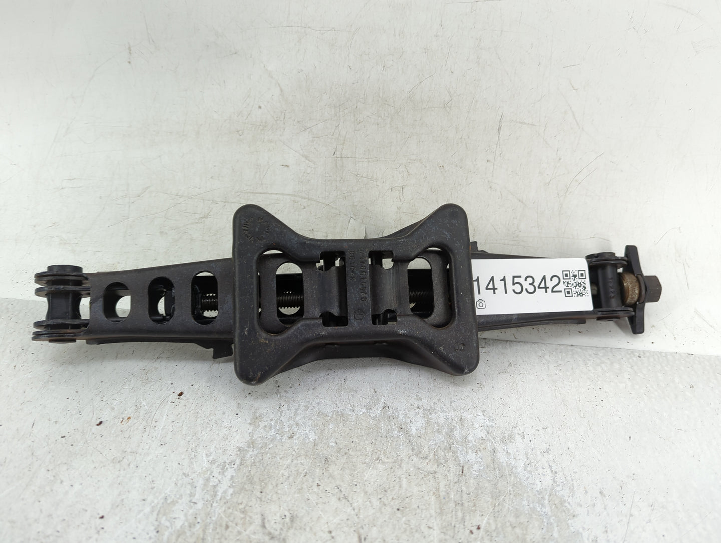 2018 Dodge Journey Spare Scissor Car Jack - Oemusedautoparts1.com