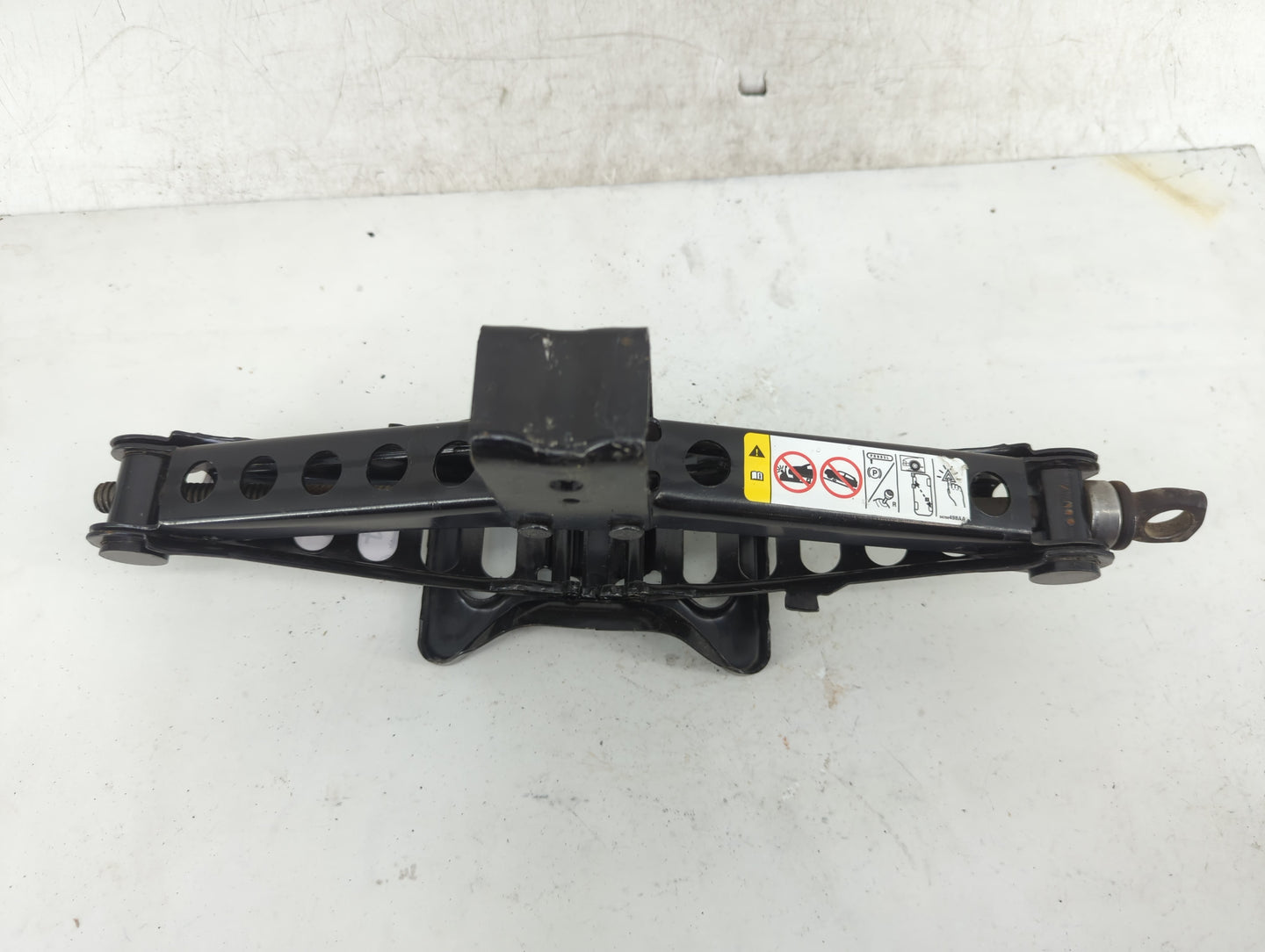 2018 Dodge Journey Spare Scissor Car Jack - Oemusedautoparts1.com