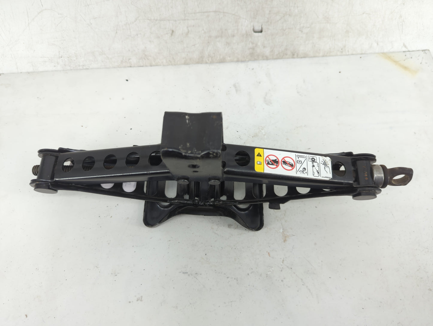 2018 Dodge Journey Spare Scissor Car Jack - Oemusedautoparts1.com