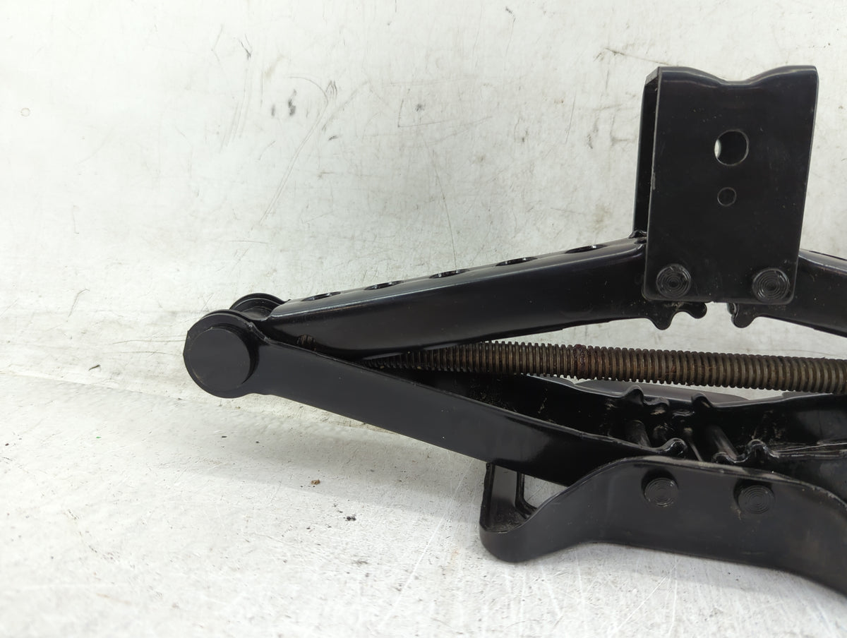 2018 Dodge Journey Spare Scissor Car Jack 1431490 - Oemusedautoparts1.com