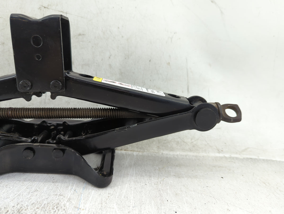 2018 Dodge Journey Spare Scissor Car Jack 1431490 - Oemusedautoparts1.com