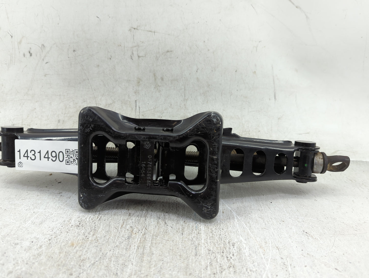 2018 Dodge Journey Spare Scissor Car Jack 1431490 - Oemusedautoparts1.com