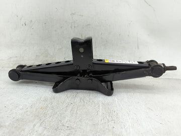2018 Dodge Journey Spare Scissor Car Jack - Oemusedautoparts1.com
