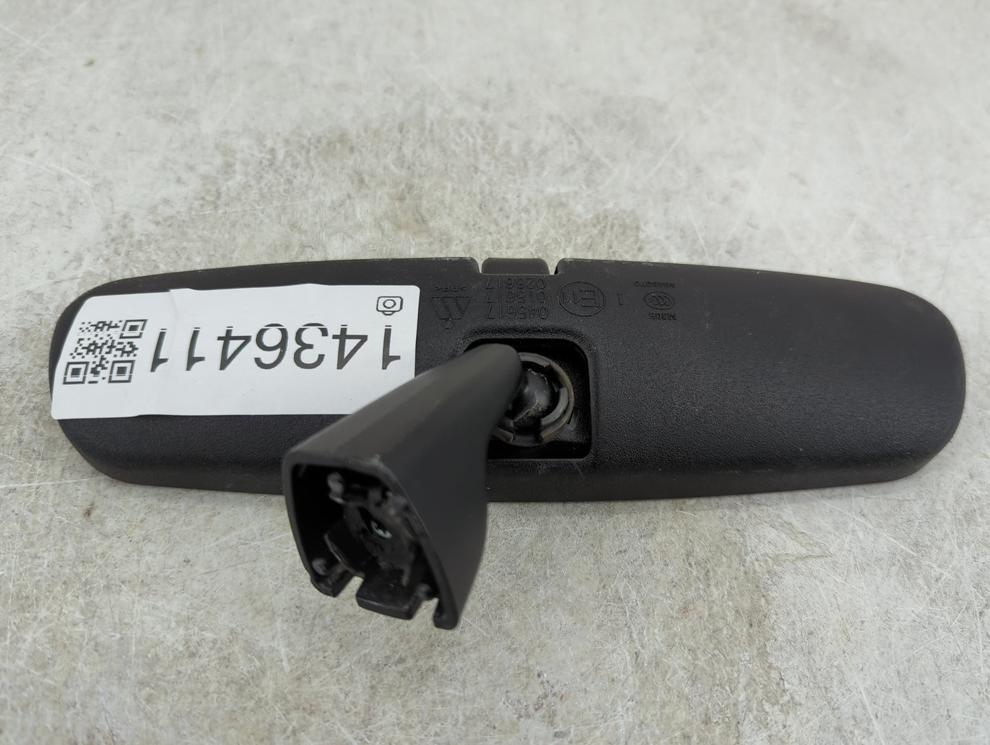 2018 Dodge Journey Interior Rear View Mirror Replacement OEM P/N:045617 015617, 025617, A048070, M305 Fits OEM Used Auto Par