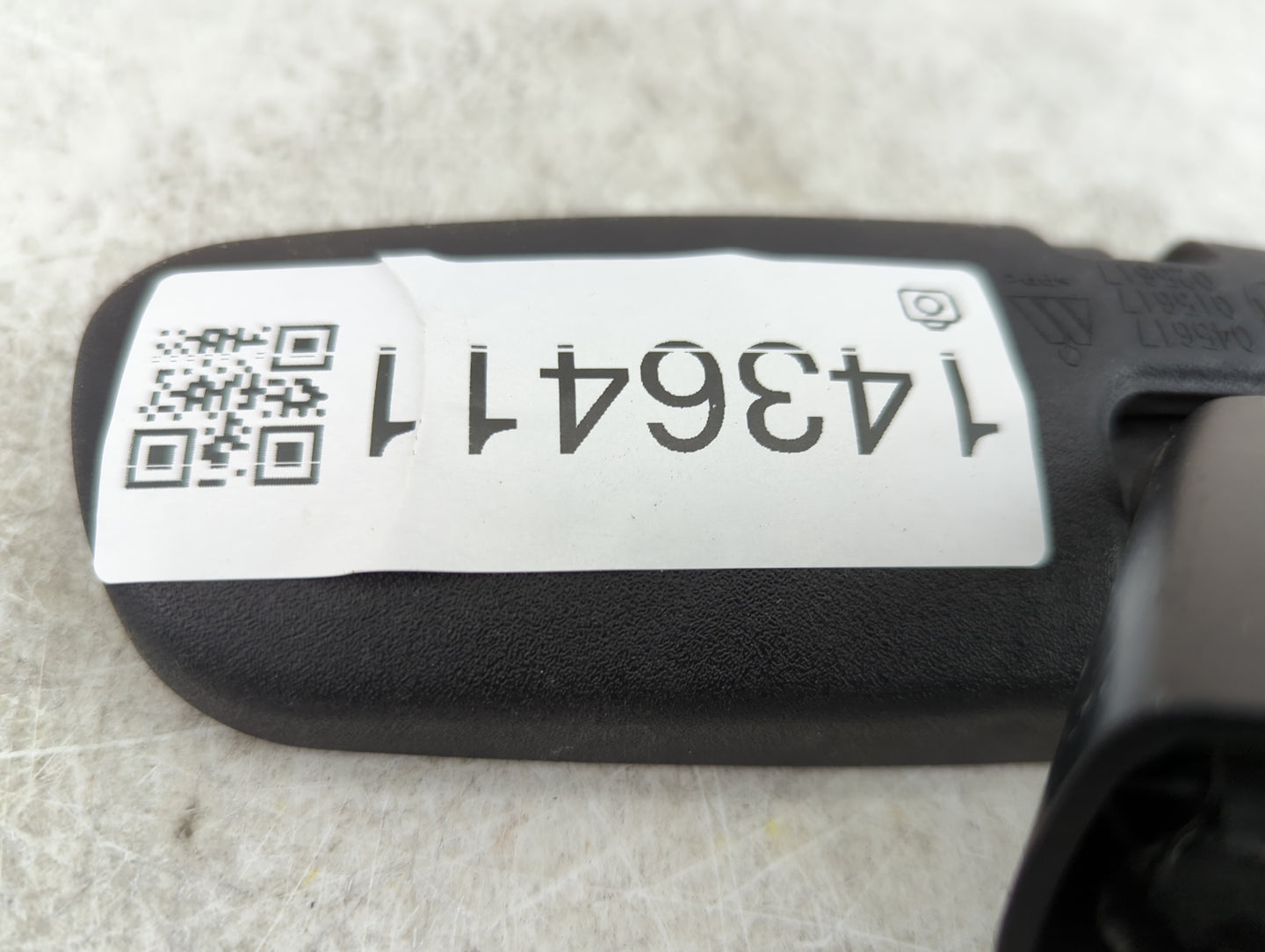 2018 Dodge Journey Interior Rear View Mirror Replacement OEM P/N:045617 015617, 025617, A048070, M305 Fits OEM Used Auto Par