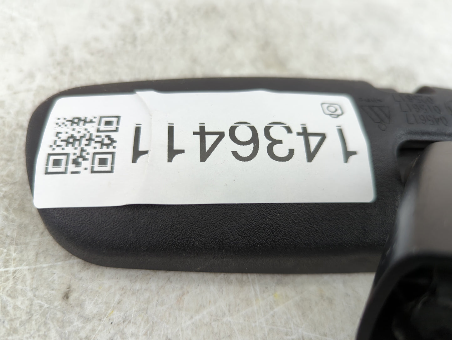 2018 Dodge Journey Interior Rear View Mirror Replacement OEM P/N:045617 015617, 025617, A048070, M305 Fits OEM Used Auto Par