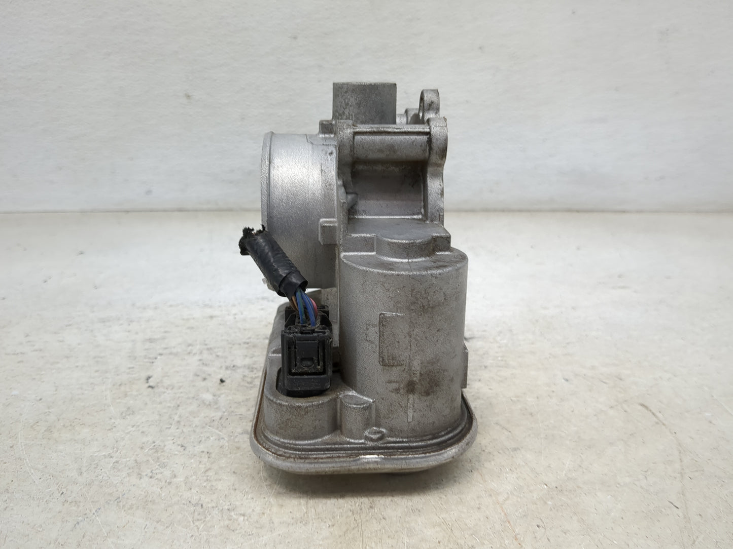 2009-2018 Dodge Journey Throttle Body Fits Fits 2007 2008 2009 2010 2011 2012 2013 2014 2015 2016 2017 2018 OEM Used Auto Pa