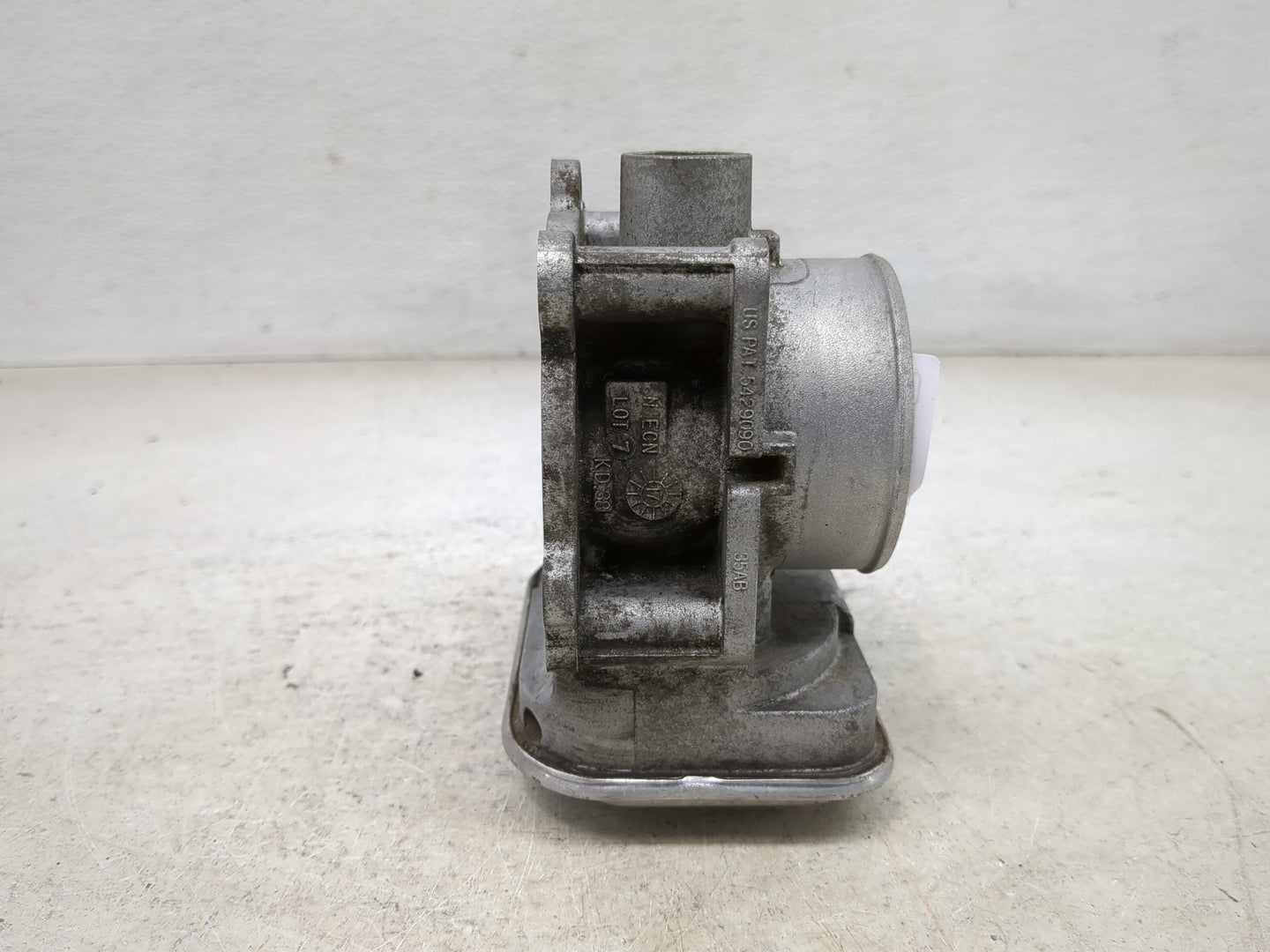 2009-2018 Dodge Journey Throttle Body Fits Fits 2007 2008 2009 2010 2011 2012 2013 2014 2015 2016 2017 2018 OEM Used Auto Pa