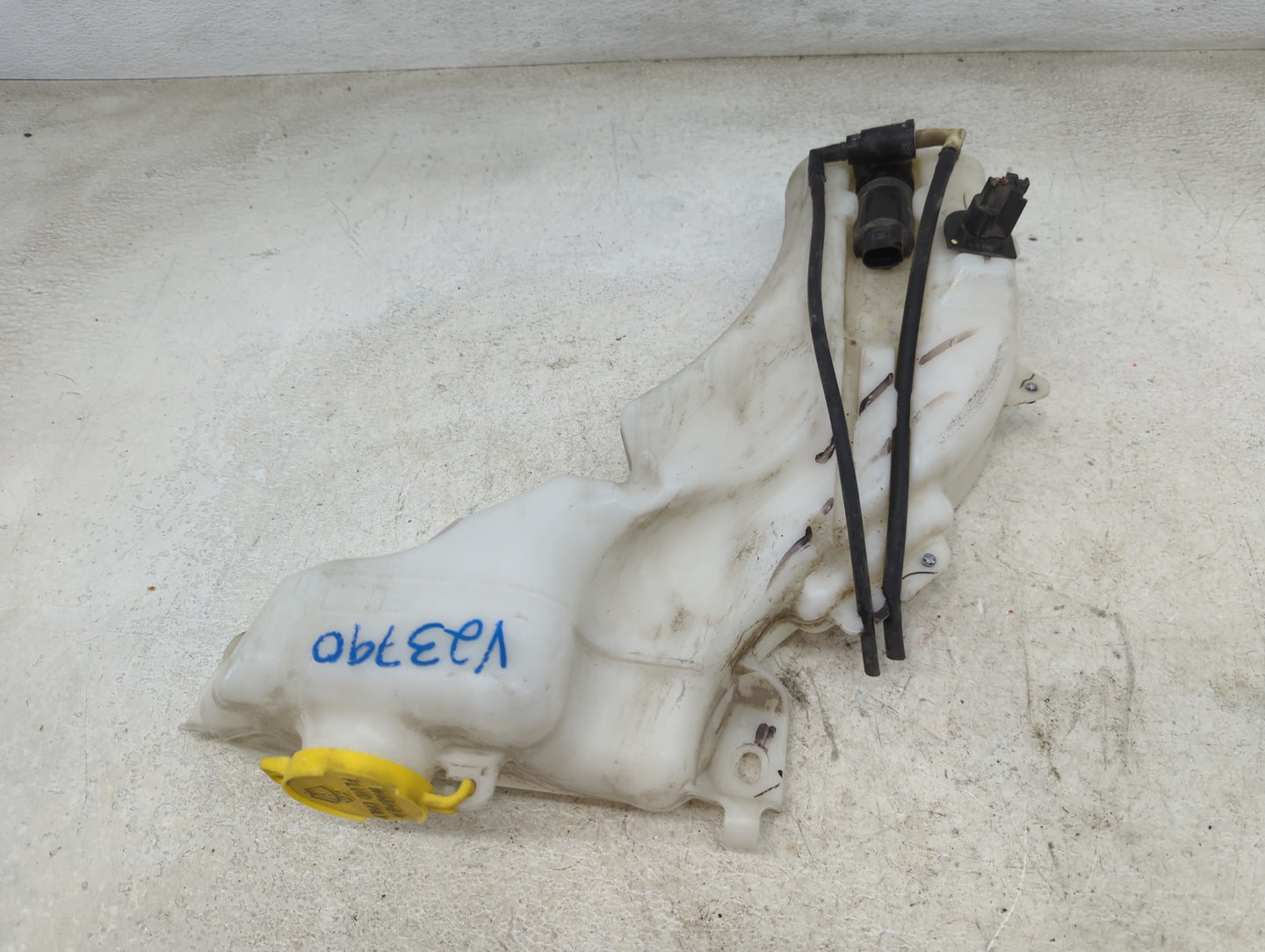 2018 Dodge Journey Windshield Washer Fluid Reservoir Bottle Oem 1465529 - Oemusedautoparts1.com