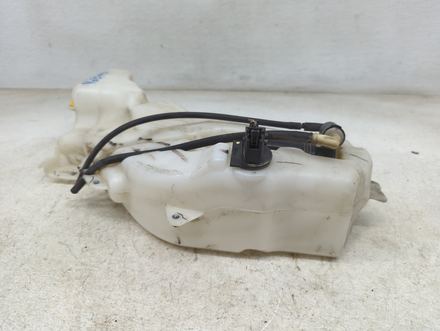 2018 Dodge Journey Windshield Washer Fluid Reservoir Bottle Oem 1465529 - Oemusedautoparts1.com