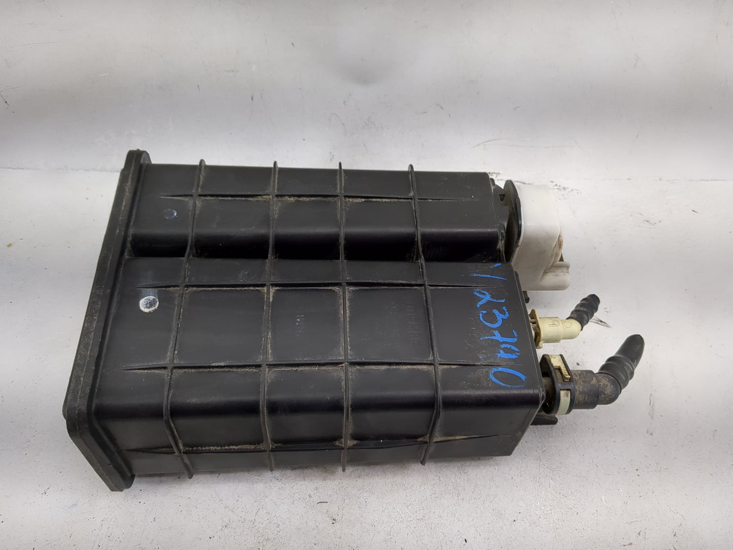 2018 Dodge Journey Fuel Vapor Charcoal Canister 1479333 - Oemusedautoparts1.com
