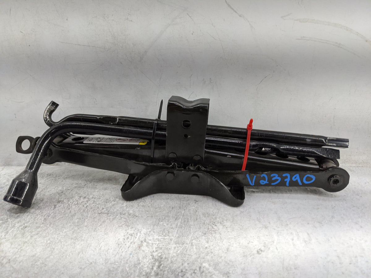 2018 Dodge Journey Spare Scissor Car Jack Black - Oemusedautoparts1.com