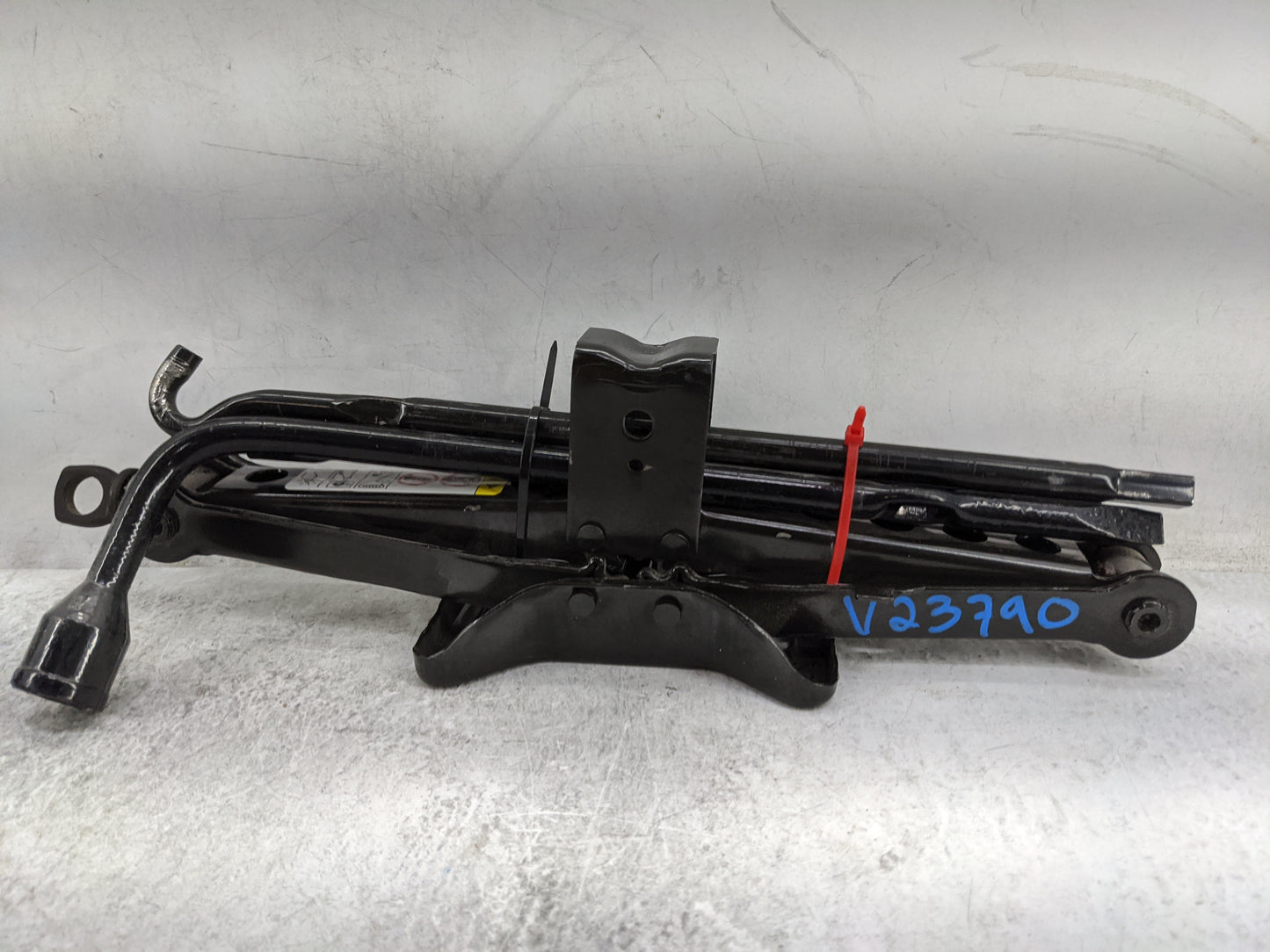 2018 Dodge Journey Spare Scissor Car Jack Black - Oemusedautoparts1.com