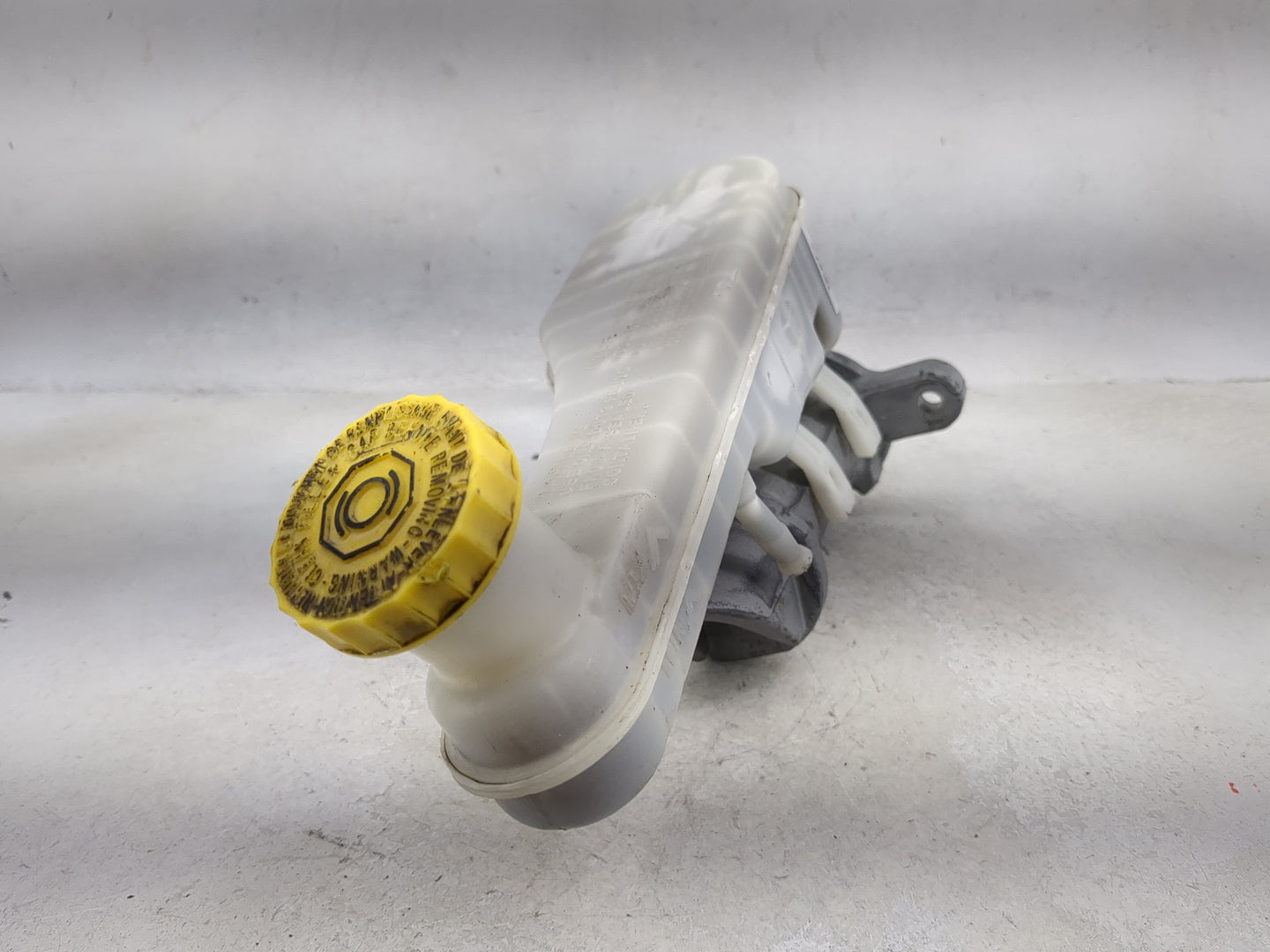 2018 Dodge Journey Brake Master Cylinder - Oemusedautoparts1.com