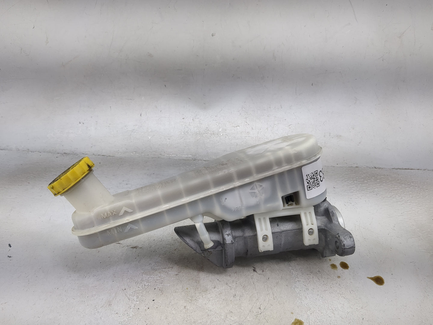 2018 Dodge Journey Brake Master Cylinder - Oemusedautoparts1.com