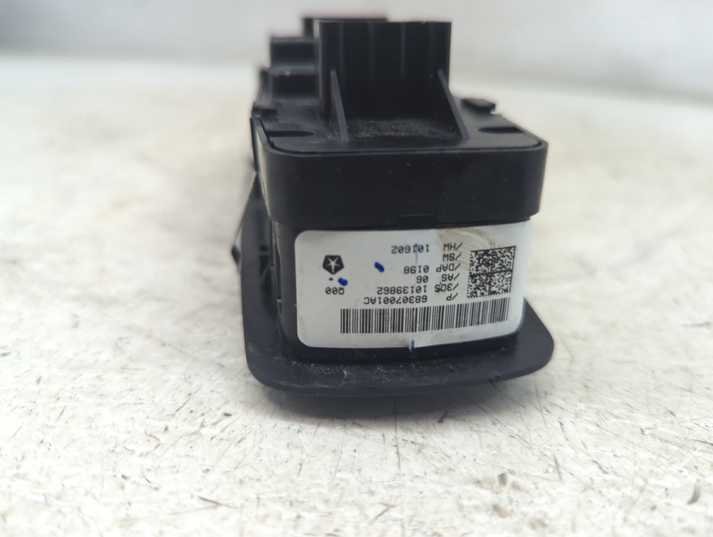 2018-2020 Dodge Journey Master Power Window Switch Replacement Driver Side Left P/N:68307001AC 10139862 Fits Fits 2018 2019 