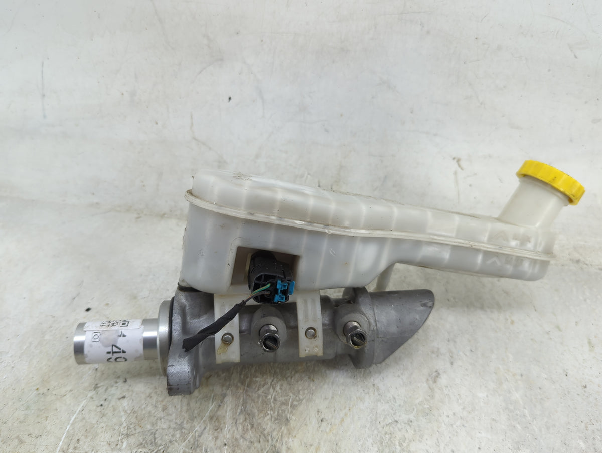 2018 Dodge Journey Brake Master Cylinder 1496566 - Oemusedautoparts1.com