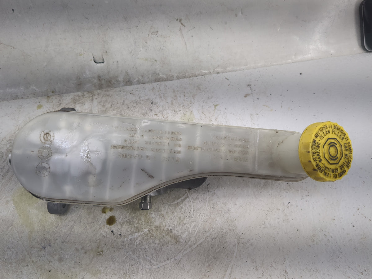 2018 Dodge Journey Brake Master Cylinder 1496919 - Oemusedautoparts1.com