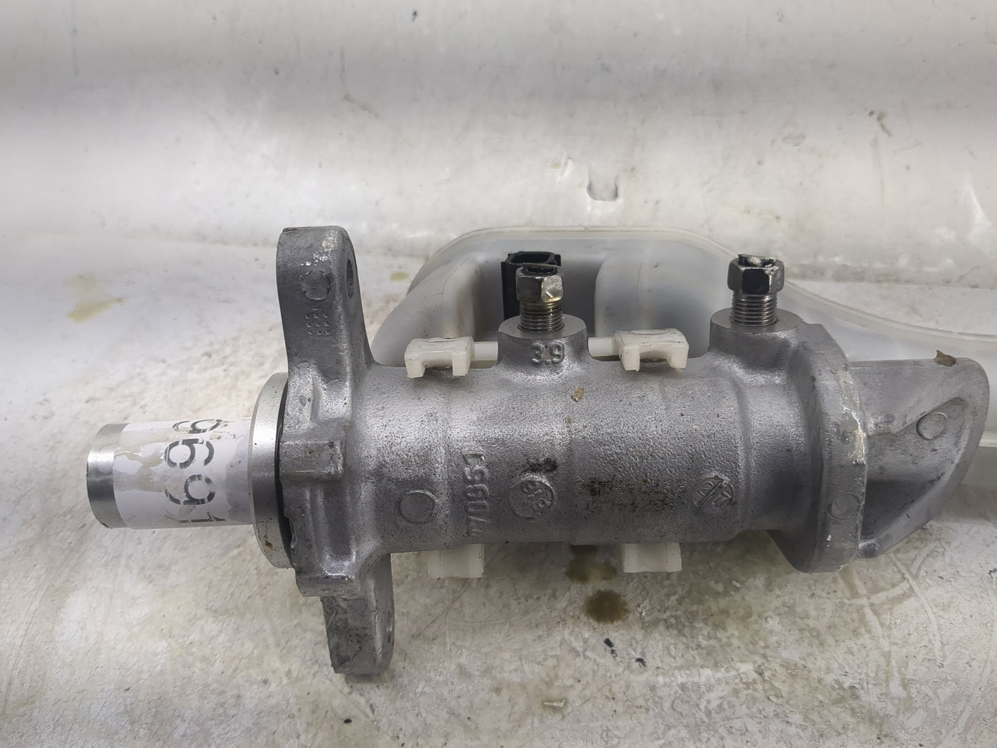 2018 Dodge Journey Brake Master Cylinder 1496919 - Oemusedautoparts1.com