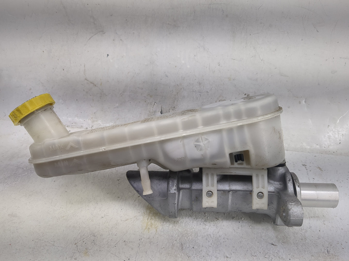 2018 Dodge Journey Brake Master Cylinder 1497022 - Oemusedautoparts1.com