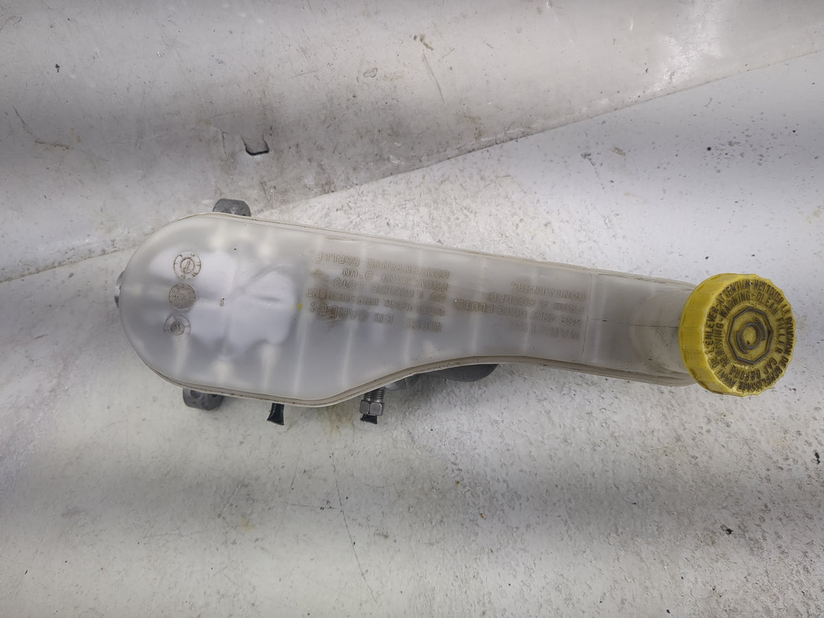 2018 Dodge Journey Brake Master Cylinder 1497022 - Oemusedautoparts1.com