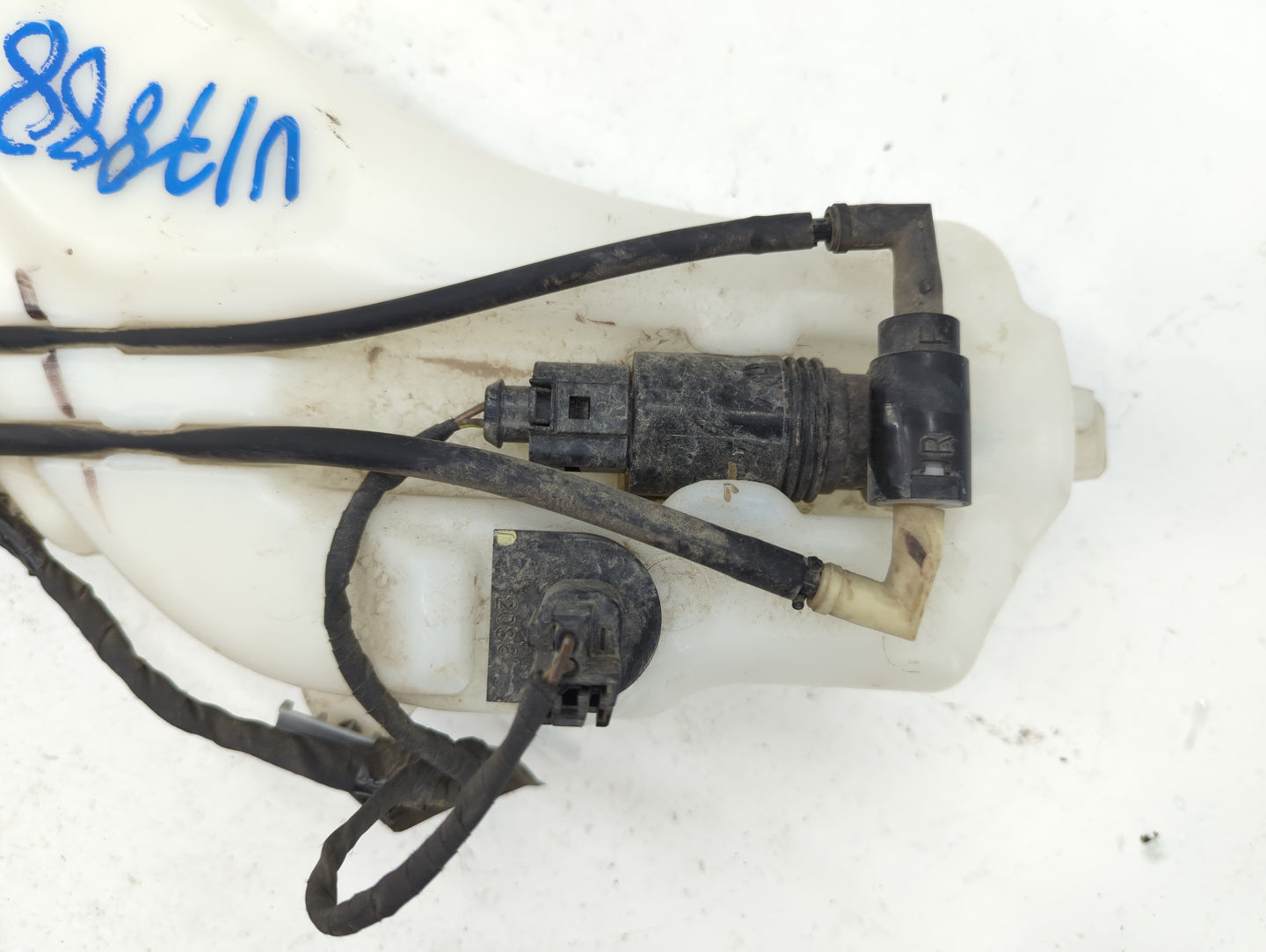 2018 Dodge Journey Windshield Washer Fluid Reservoir Bottle Oem - Oemusedautoparts1.com